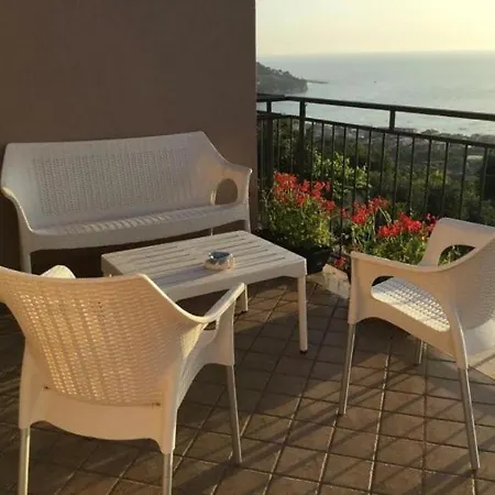 Stella Del Cilento Antonucci Rooms אגרופולי