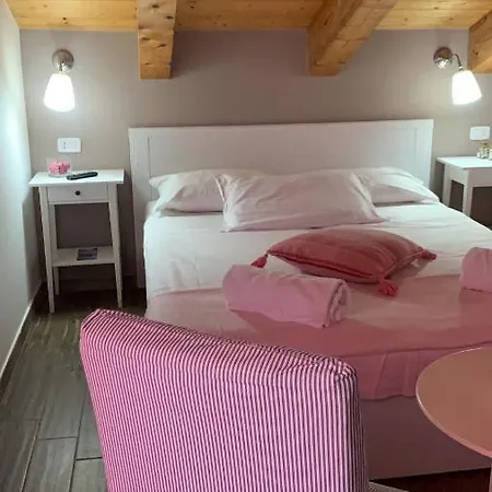 Stella Del Cilento Antonucci Rooms אגרופולי