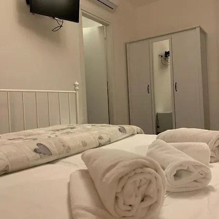 Stella Del Cilento Antonucci Rooms בית אירוח אגרופולי